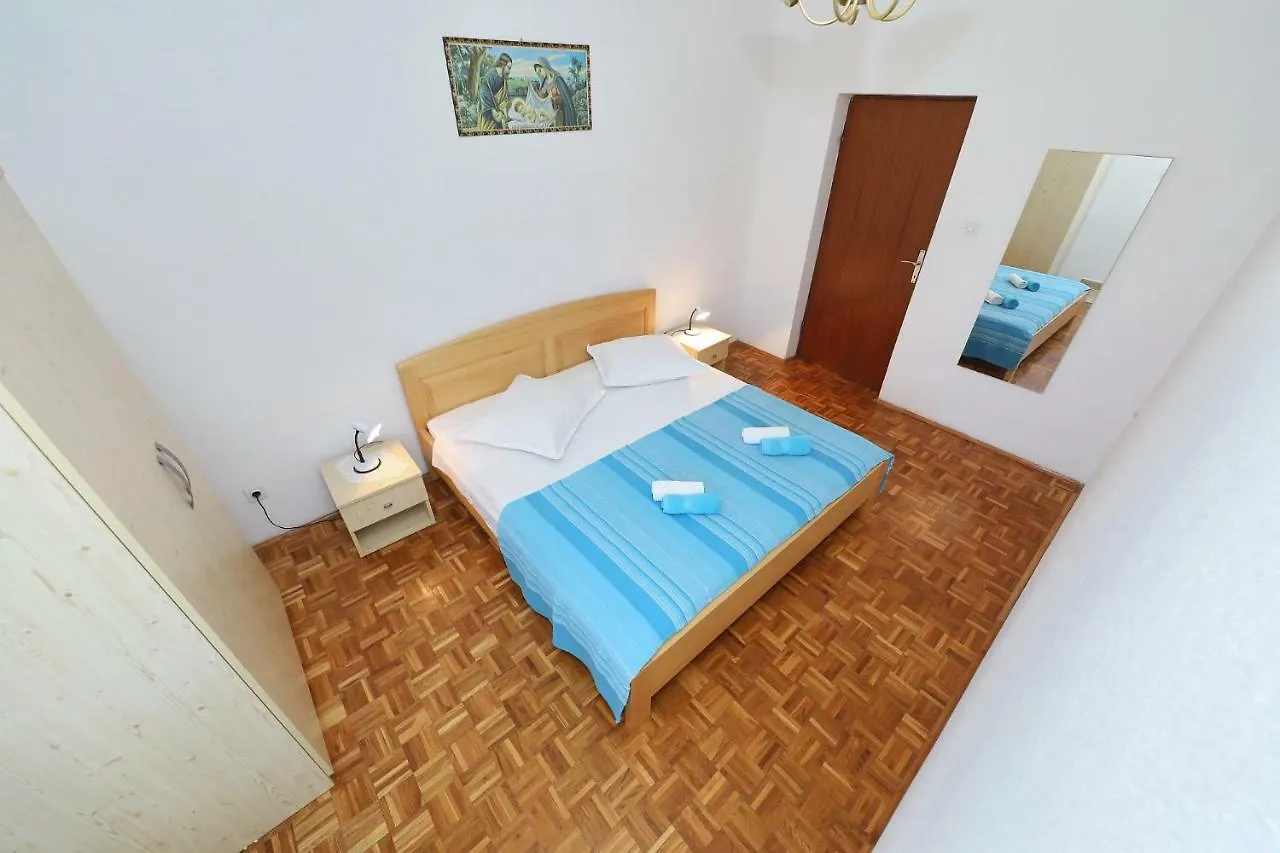 Apartmani Mila باغ 0*,